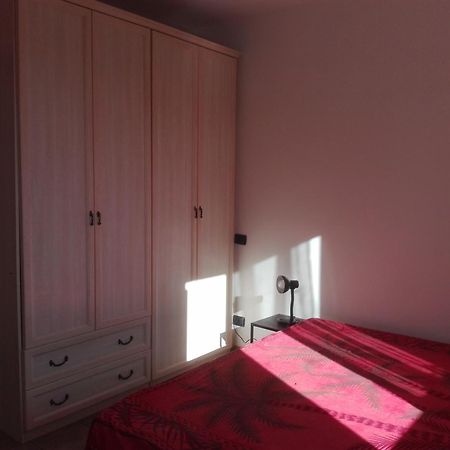 A Santy'S House 1Piano-No Lift-Shuttle A Pagamento-Raggiungibile A Piedi Aeroporto-Fermata Bus Fiera Di Roma A 3 Minuti-Air Condiz Ed Extra Bed For A Fee A Pagamento Apartment Fiumicino Bagian luar foto