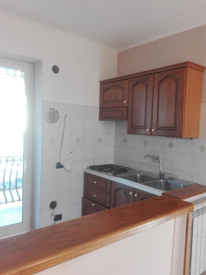 A Santy'S House 1Piano-No Lift-Shuttle A Pagamento-Raggiungibile A Piedi Aeroporto-Fermata Bus Fiera Di Roma A 3 Minuti-Air Condiz Ed Extra Bed For A Fee A Pagamento Apartment Fiumicino Bagian luar foto