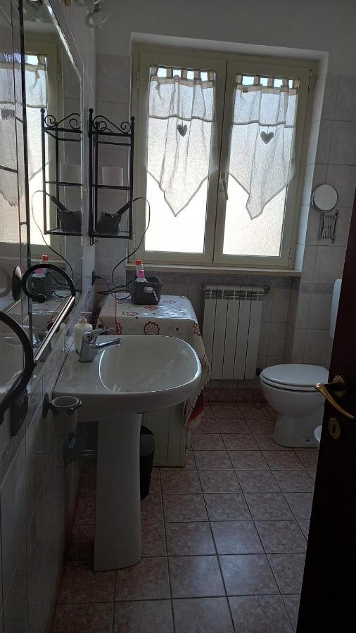 A Santy'S House 1Piano-No Lift-Shuttle A Pagamento-Raggiungibile A Piedi Aeroporto-Fermata Bus Fiera Di Roma A 3 Minuti-Air Condiz Ed Extra Bed For A Fee A Pagamento Apartment Fiumicino Bagian luar foto