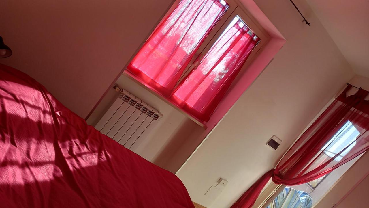 A Santy'S House 1Piano-No Lift-Shuttle A Pagamento-Raggiungibile A Piedi Aeroporto-Fermata Bus Fiera Di Roma A 3 Minuti-Air Condiz Ed Extra Bed For A Fee A Pagamento Apartment Fiumicino Bagian luar foto